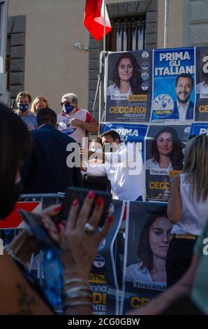 Pistoia, Toskana, Italien. September 2020. Matteo Salvini trifft und begrüßt Menschen nach regionaler Kundgebung zur Unterstützung von Susanna Ceccardi in Pistoia, Toskana, Italien 8. Sep 2020 Credit: Jakobusvide/Alamy Live News Stockfoto