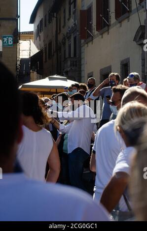 Pistoia, Toskana, Italien. September 2020. Matteo Salvini trifft und begrüßt Menschen nach regionaler Kundgebung zur Unterstützung von Susanna Ceccardi in Pistoia, Toskana, Italien 8. Sep 2020 Credit: Jakobusvide/Alamy Live News Stockfoto