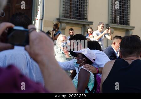 Pistoia, Toskana, Italien. September 2020. Matteo Salvini trifft und begrüßt Menschen nach regionaler Kundgebung zur Unterstützung von Susanna Ceccardi in Pistoia, Toskana, Italien 8. Sep 2020 Credit: Jakobusvide/Alamy Live News Stockfoto