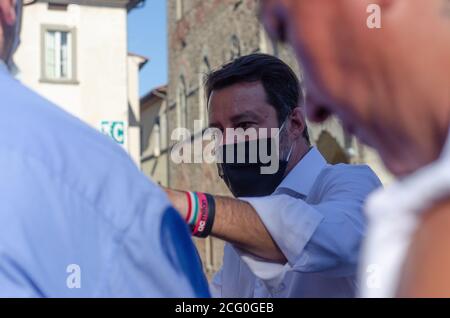 Pistoia, Toskana, Italien. September 2020. Matteo Salvini trifft und begrüßt Menschen nach regionaler Kundgebung zur Unterstützung von Susanna Ceccardi in Pistoia, Toskana, Italien 8. Sep 2020 Credit: Jakobusvide/Alamy Live News Stockfoto