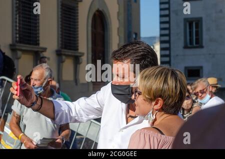 Pistoia, Toskana, Italien. September 2020. Matteo Salvini trifft und begrüßt Menschen nach regionaler Kundgebung zur Unterstützung von Susanna Ceccardi in Pistoia, Toskana, Italien 8. Sep 2020 Credit: Jakobusvide/Alamy Live News Stockfoto