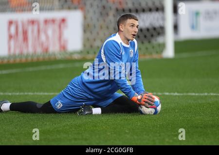 BLACKPOOL, ENGLAND. 8. SEPTEMBER 2020 Joel Dixon erwärmt sich vor dem EFL Trophy Spiel zwischen Blackpool und Barrow in der Bloomfield Road, Blackpool. (Kredit: Mark Fletcher, Mi News) Kredit: MI Nachrichten & Sport /Alamy Live Nachrichten Stockfoto