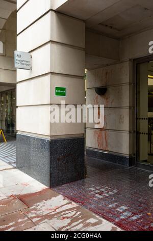 Nachwirkungen der HS2-Rebellion-Demonstration mit Graffiti, Department for Transport, London, 4. September 2020 Stockfoto