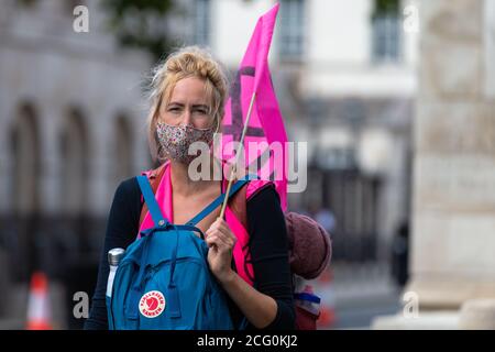 Westminster, London, Großbritannien. September 2020. Am 8. Tag marschiert die Extinction Rebellion XR aus Protest nach Whitehall. Foto: Paul Lawrenson-PAL Media/Alamy Live News Stockfoto