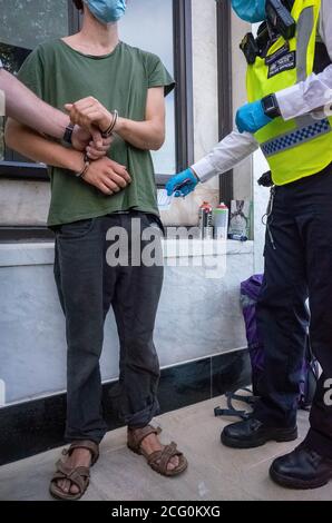 London, Großbritannien. September 2020. Der Protest wird von den Slicks, Rebellen in schwarz, als sie durch London in Richtung parliament Square marschiert - Aussterben verbunden Stockfoto