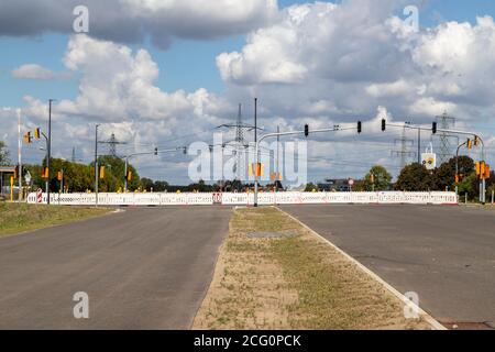 huerth, NRW, Deutschland, 09 06 2020, Straßeneinengung, noch nicht geöffnet, keine Autos, im Freien Stockfoto