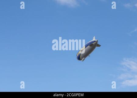 Köln, NRW, Deutschland, 09 06 2020, Zeppelin mit der Aufschrift goodyear, blauer Himmel Stockfoto