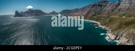 Atemberaubende Küstenfahrt entlang der Bergseite, Kap-Halbinsel, Südafrika Stockfoto