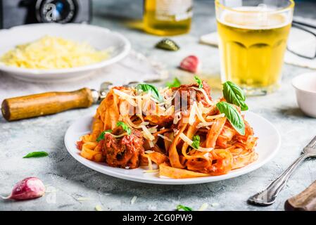 Pasta mit mini Frikadellen Stockfoto