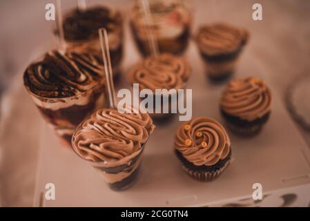 Süßes Gebäck, Desserts. Catering Für Abendessen. Konzept Hochzeit Geburtstag Stockfoto