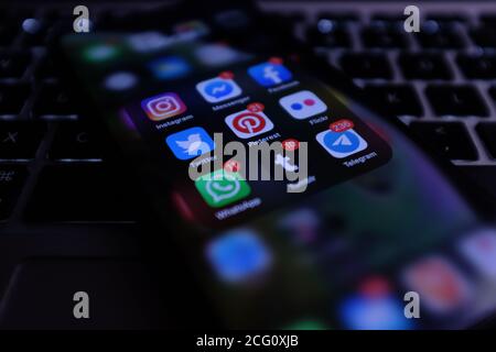 Social-Media-Anwendungen werden auf dem Bildschirm eines iPhone 11 pro angezeigt. Usa, New York, Donnerstag, 4. Oktober 2019. Stockfoto