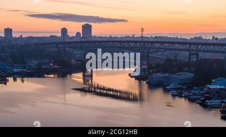 Aerial Seattle Freeway Bridge und Lake Union Sunrise Stockfoto