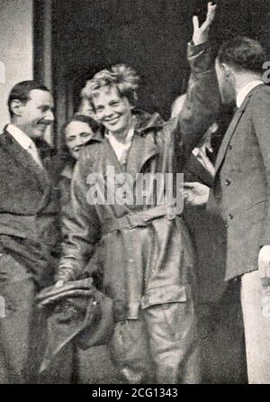 AMELIA EARHART (1897-1937) amerikanische Pionierpilotin in Southampton, England, nach ihrem transatlantischen Flug im Juni 1928 Stockfoto