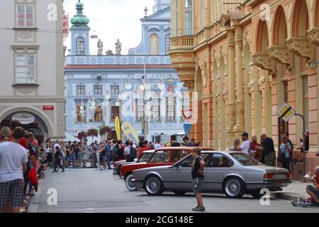 Der 11. Südböhmen-Klassiker, Rennen der alten Autos (Veteranen, historische, Oldtimer) beginnt in Ceske Budejovice, Tschechische Republik, 4. September 2020. Gra Stockfoto