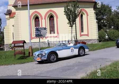 Der 11. Südböhmen-Klassiker, Rennen der alten Autos (Veteranen, historische, Oldtimer) beginnt in Ceske Budejovice, Tschechische Republik, 4. September 2020. Gra Stockfoto