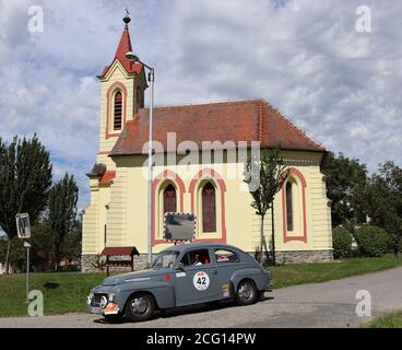 Der 11. Südböhmen-Klassiker, Rennen der alten Autos (Veteranen, historische, Oldtimer) beginnt in Ceske Budejovice, Tschechische Republik, 4. September 2020. Gra Stockfoto