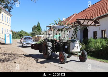 Der 11. Südböhmen-Klassiker, Rennen der alten Autos (Veteranen, historische, Oldtimer) beginnt in Ceske Budejovice, Tschechische Republik, 4. September 2020. Gra Stockfoto