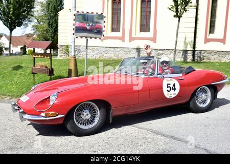 Der 11. Südböhmen-Klassiker, Rennen der alten Autos (Veteranen, historische, Oldtimer) beginnt in Ceske Budejovice, Tschechische Republik, 4. September 2020. Gra Stockfoto