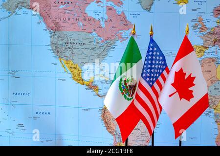 Calgary, Alberta, Kanada. September 2020. Kanada, USA, Mexiko Flaggen, Nordamerika Freihandelsabkommen neuen Deal. Stockfoto