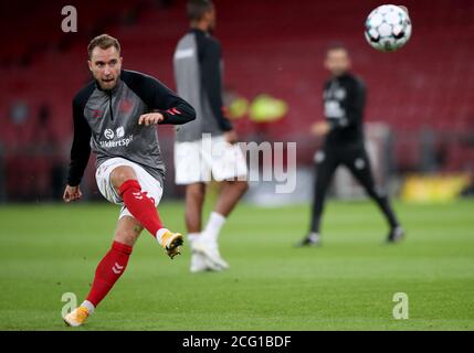 Dänemarks Christian Eriksen erwärmt sich auf dem Spielfeld vor dem Beginn des UEFA Nations League-Spiels Gruppe 2, Liga A im Parkenstadion, Kopenhagen. Stockfoto