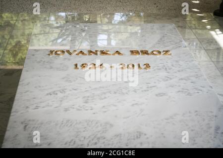 BELGRAD, SERBIEN - 12. SEPTEMBER 2014: Jovanka Broz Grab in seinem Mausoleum, Kuca Cveca, in Belgrad. Jovanka Broz war die First Lady und Ehefrau von Josip Stockfoto