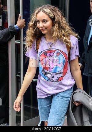 Jade Thirlwall von Little Mix aus den Global Radio Studios in London. Stockfoto