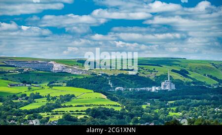 Breedon Zementwerk und Steinbruch im Hope Valley. Stockfoto