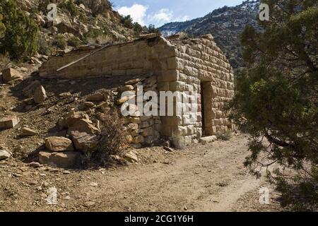 Die Geisterstadt Sego wurde 1910 als Kohlebergbaustadt in Sego Canyon, Utah, gegründet, um der Eisenbahn in Thompson Springs, fünf Meilen (8 km), Kohle zu liefern Stockfoto