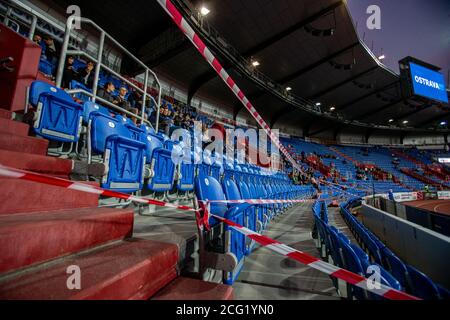 Ostrava, Tschechische Republik. September 2020. Die Zuschauer beobachten die Leichtathletik-Weltherausforderung Golden Spike Ostrava IAAF am 8. September 2020 in Ostrava, Tschechien. Kredit: Vladimir Prycek/CTK Foto/Alamy Live Nachrichten Stockfoto