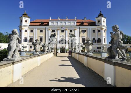 Perle des Südostens Mähren Schloss Milotice mit Französisch Barockgarten, Reithalle, Orangerien ist einzigartig architektonischen Komplex in Milotice, Tschechisch Stockfoto