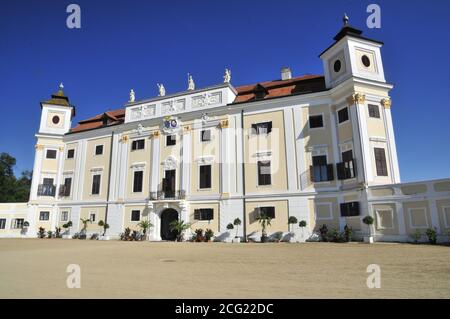 Perle des Südostens Mähren Schloss Milotice mit Französisch Barockgarten, Reithalle, Orangerien ist einzigartig architektonischen Komplex in Milotice, Tschechisch Stockfoto