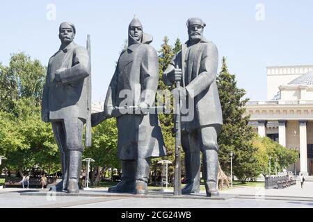 Denkmal skulpturale Komposition der Soldaten, der Arbeiter und der Bauer auf dem Lenin-Platz, installiert auf dem zentralen Platz der Stadt Nowosibirsk Stockfoto