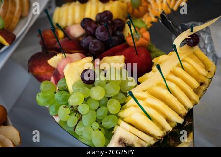 Hochzeitsbonbons, dekorierte Tische, Dekorationen und Cupcakes, Delikatessen und Delikatessen Stockfoto