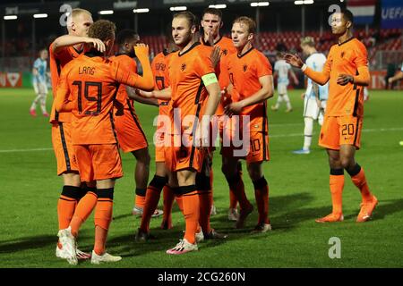 ALMERE, NIEDERLANDE - 8. SEPTEMBER: Mitchel Bakker aus den Niederlanden, Noa lang aus den Niederlanden, Teun Koopmeiners aus den Niederlanden, Sven Botman aus den Niederlanden, Dani de Wit aus den Niederlanden, Cody Gakpo von den Niederlanden feiert ein Tor während der UEFA Euro unter 21 Qualifingspiel zwischen den Niederlanden und Norwegen am 8. September 2020 in Almere, Niederlande. *** Ortsüberschrift *** Mitchel Bakker, Noa lang, Teun Koopmeiners, Sven Botman, Dani de Wit, Cody Gakpo Stockfoto