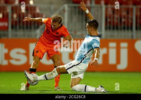 ALMERE, NIEDERLANDE - 8. SEPTEMBER: Dani de Wit aus den Niederlanden, Leo Skiri Ostigard aus Norwegen während des UEFA Euro Under 21 Qualifingmatches zwischen den Niederlanden und Norwegen am 8. September 2020 in Almere, Niederlande. *** Ortsüberschrift *** Dani de Wit, Leo Skiri Ostigard Stockfoto