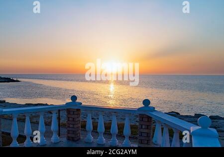 Balkon mit Meerblick bei Sonnenuntergang. Krim. Russland Stockfoto