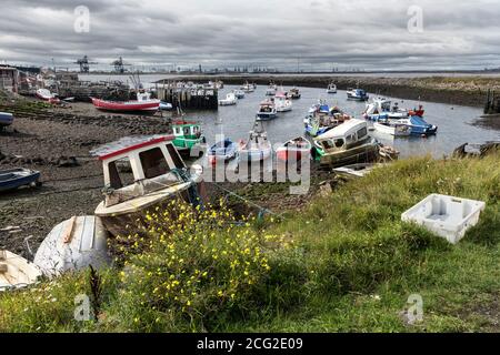 Paddy's Hole, South Gare, Redcar, North Yorkshire mit der Heavy Industrial Landscape von Teesside Beyond, Teesmouth, North East England, Großbritannien Stockfoto