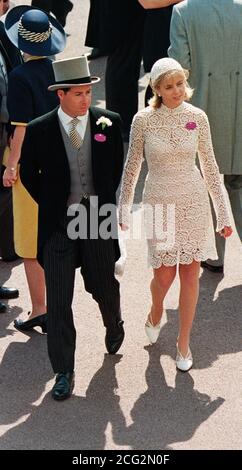 Viscount Linley und Lady Serena Linley gehen in der Royal Enclosure in Ascot. Stockfoto