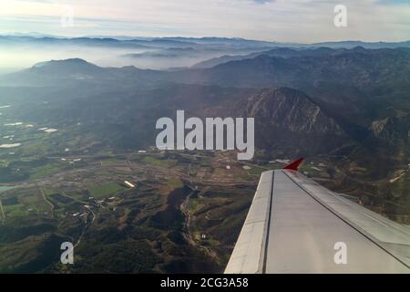Luftaufnahme von Toros ( Stier ) Berge aus dem Flugzeug -Antalya-Türkei Stockfoto
