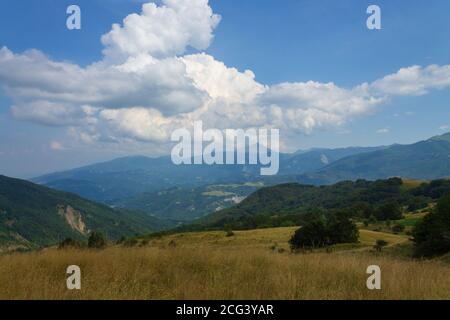 Landschaft des toskanisch-emilianischen Apennins in Ventasso, Italien Stockfoto