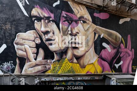 Hongkong, China: 17. August 2020. Kunstwerk des südkoreanischen Straßenkünstlers Xeva über die Hongkonger Legende Bruce Lee. Das berühmte Wandgemälde auf der Tank Lane Soho war malte Stockfoto