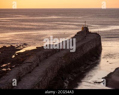 Sunset, St Andrews Pier, St Andrews Harbour, St Andrews, Fife, Schottland, Großbritannien, GB. Stockfoto