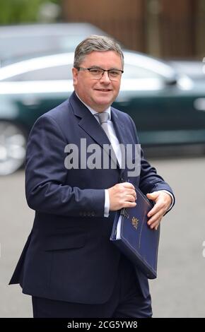 Robert Buckland MP (Lordkanzler und Staatssekretär für Justiz) In Downing Street nach einer Kabinettssitzung am 8. September 2020 Stockfoto