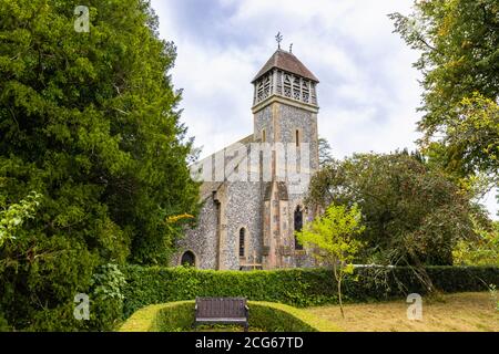 Flint gemauerte Pfarrkirche Allerheiligen und Holzglocke Kammer, Hinton Ampner, Upper Itchen benefice, Bramdean, Alresford, Hants, Südengland Stockfoto