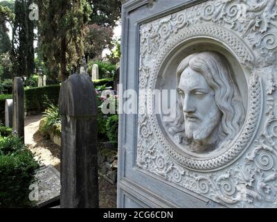 NICHT KATHOLISCHER FRIEDHOF, WO KÜNSTLER, SCHRIFTSTELLER, GELEHRTE, DICHTER UND DIPLOMATEN VON NICHT KATHOLISCHEN RELIGION IST BEGRABEN Stockfoto