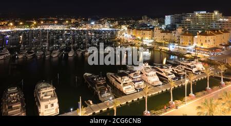 Vilamoura Marina bei Nacht, Algarve, Portugal, Stockfoto