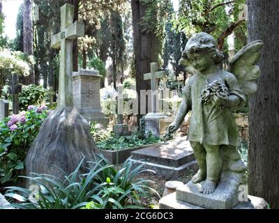 NICHT KATHOLISCHER FRIEDHOF, WO KÜNSTLER, SCHRIFTSTELLER, GELEHRTE, DICHTER UND DIPLOMATEN VON NICHT KATHOLISCHEN RELIGION IST BEGRABEN Stockfoto