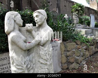 NICHT KATHOLISCHER FRIEDHOF, WO KÜNSTLER, SCHRIFTSTELLER, GELEHRTE, DICHTER UND DIPLOMATEN VON NICHT KATHOLISCHEN RELIGION IST BEGRABEN Stockfoto