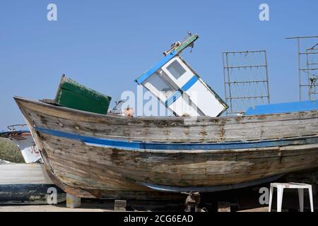 Wrack, Fischerhafen Santa Luzia, Tavira Gemeinde, Algarve, Portugal Stockfoto