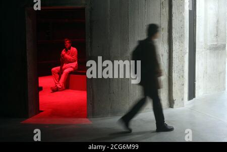 Die unterirdischen Öltanks in der Tate Modern, London, die für die Öffentlichkeit zugänglich sind und eine Vielzahl von Performance- und Installationskunst enthalten Stockfoto